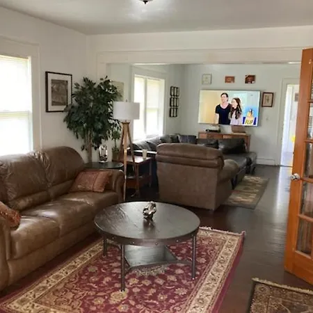 Country House On 1 Acre 4 Beds Great For Events Or A Quiet Weekend!